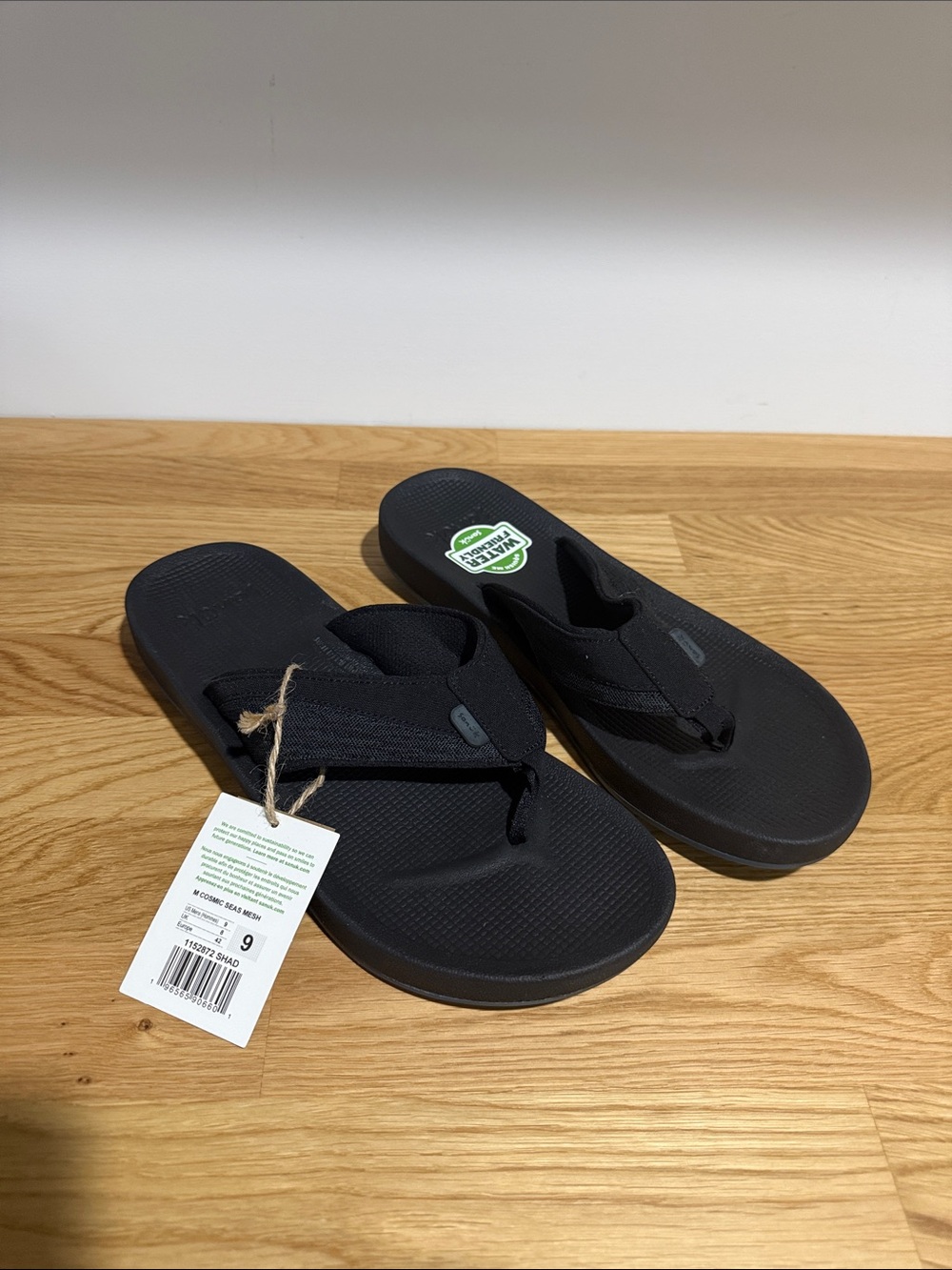 Brand new Sanuk size 9 Men's Black Fabric Strap Flip-Flops